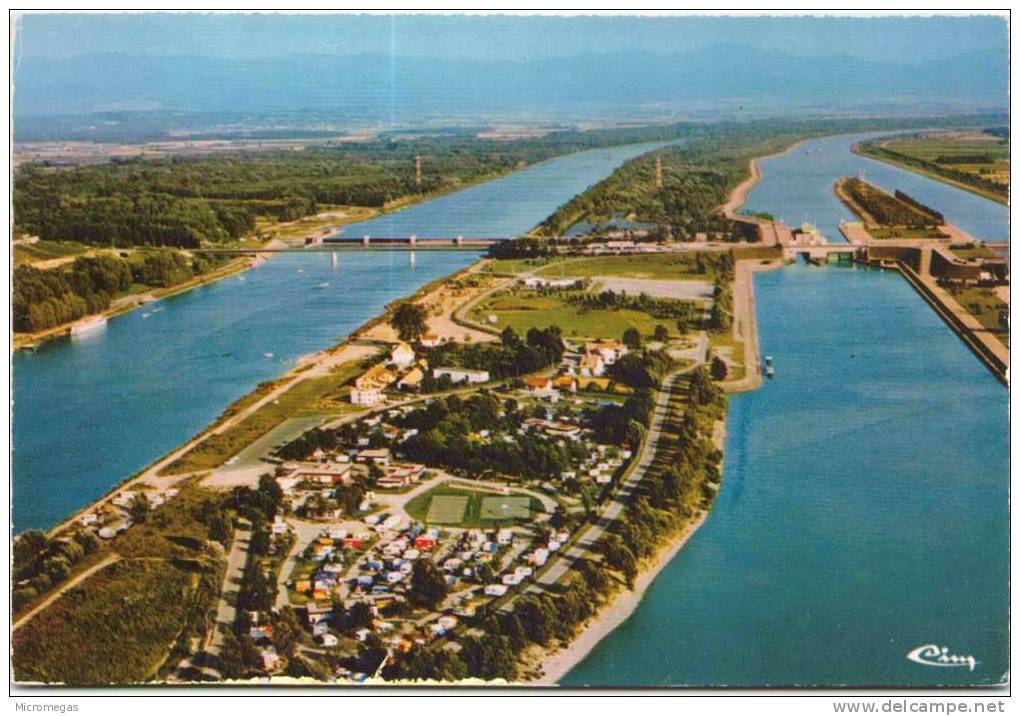 NEUF BRISACH - Ile du Rhin - Vogelgrun - MOTEL L'EUROPEENVue aérienne du Camping "Ile du Rhin"