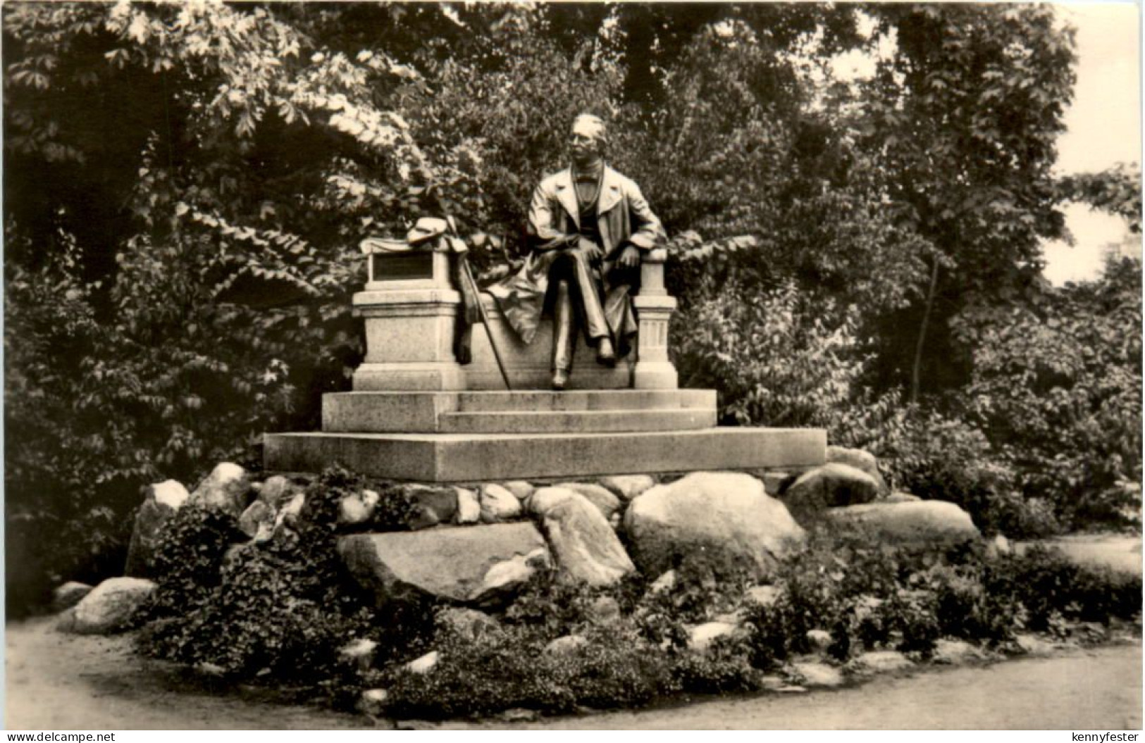 Neuruppin, Theodor-Fontane-Denkmal