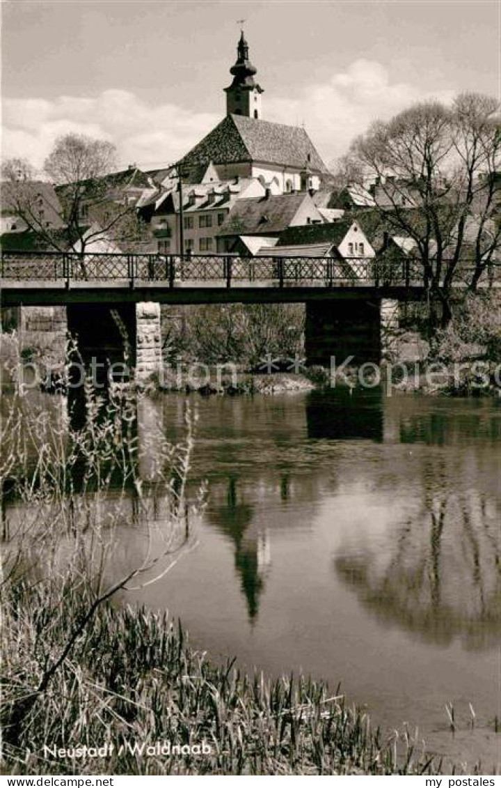 Neustadt Waldnaab Uferpartie am Fluss Bruecke Kirche