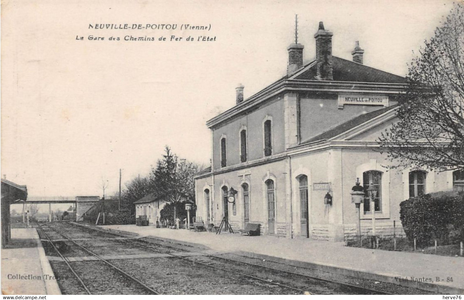 NEUVILLE EN POITOU - la Gare