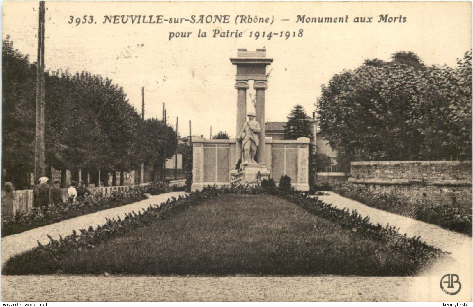 Neuville sur Saone - Monument aux Morts
