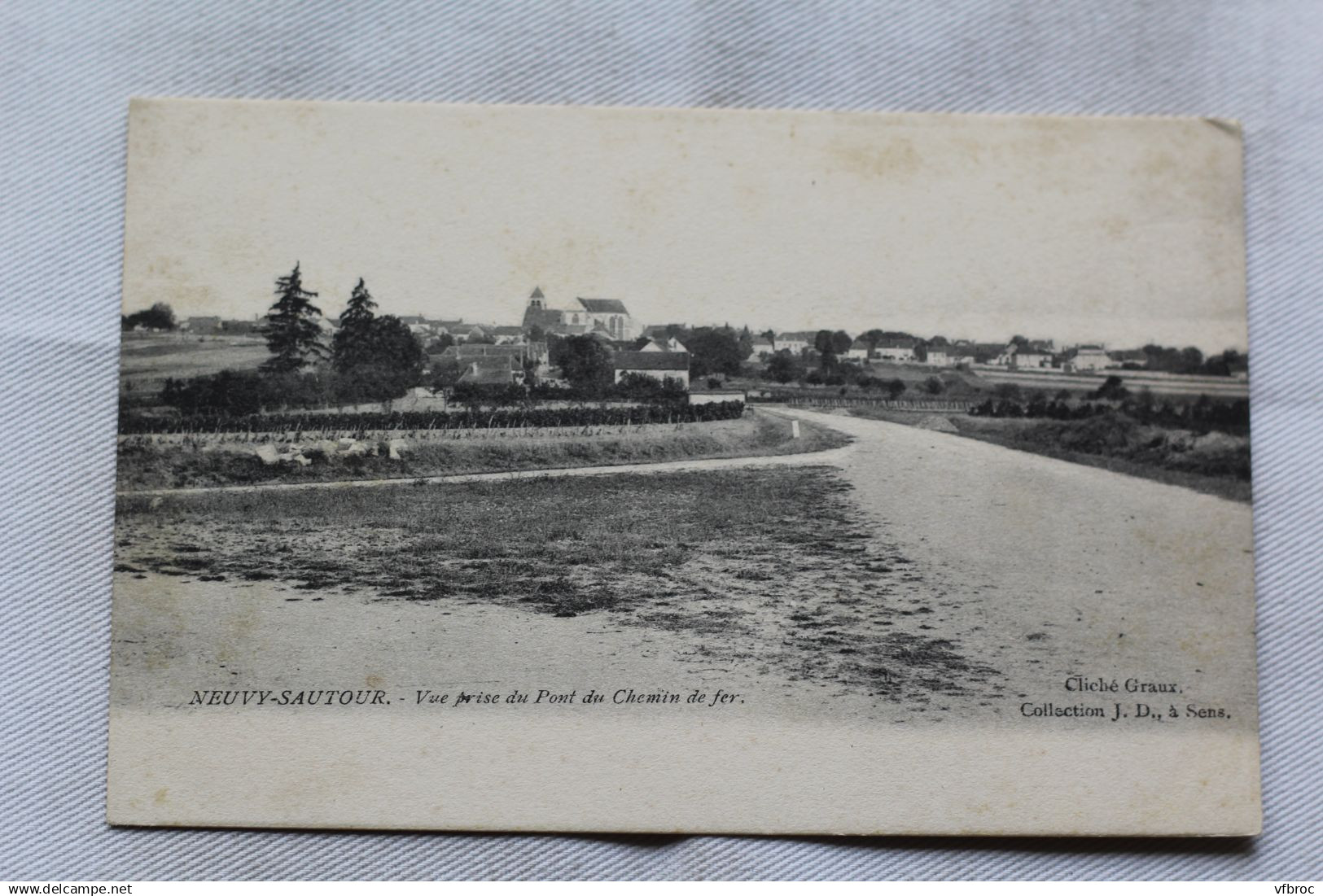 Neuvy Sautour, vue prise du pont du chemin de fer, Yonne 89