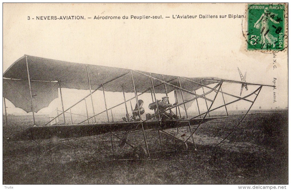 NEVERS AVIATION AERODROME DU PEUPLIER SEUL AVIATEUR DAILLENS SUR BIPLAN