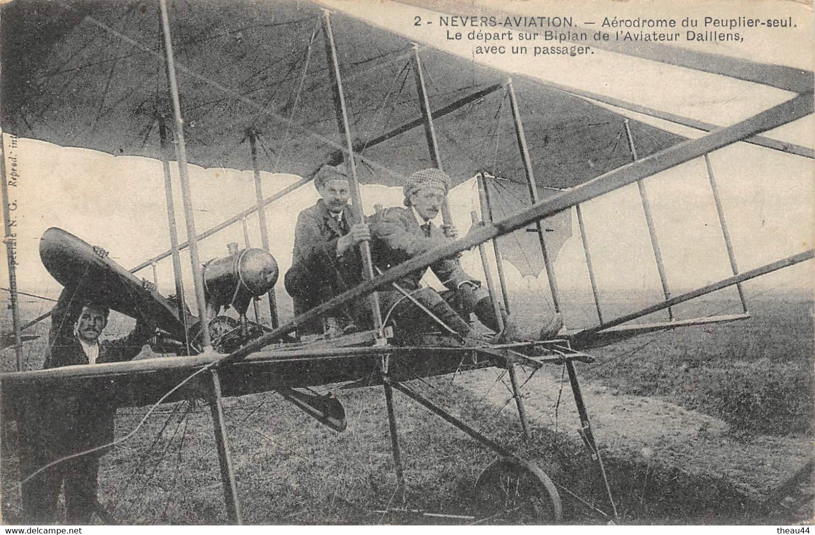 NEVERS-AVIATION - Aérodrome du Peuplier-Seul - Départ de l 'Aviateur DAILLENS avec passager sur Biplan- Aviation, Avion