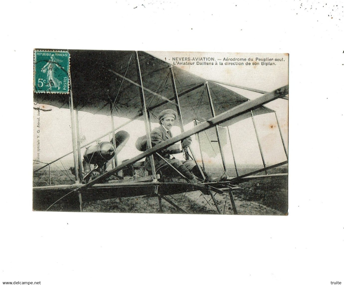 NEVERS AVIATION AERODROME DU PEUPLIER SEUL L'AVIATEUR DAILLENS A LA DIRECTION DU BIPLAN + PUB AUX GOBELINS FABRIQUE DE M