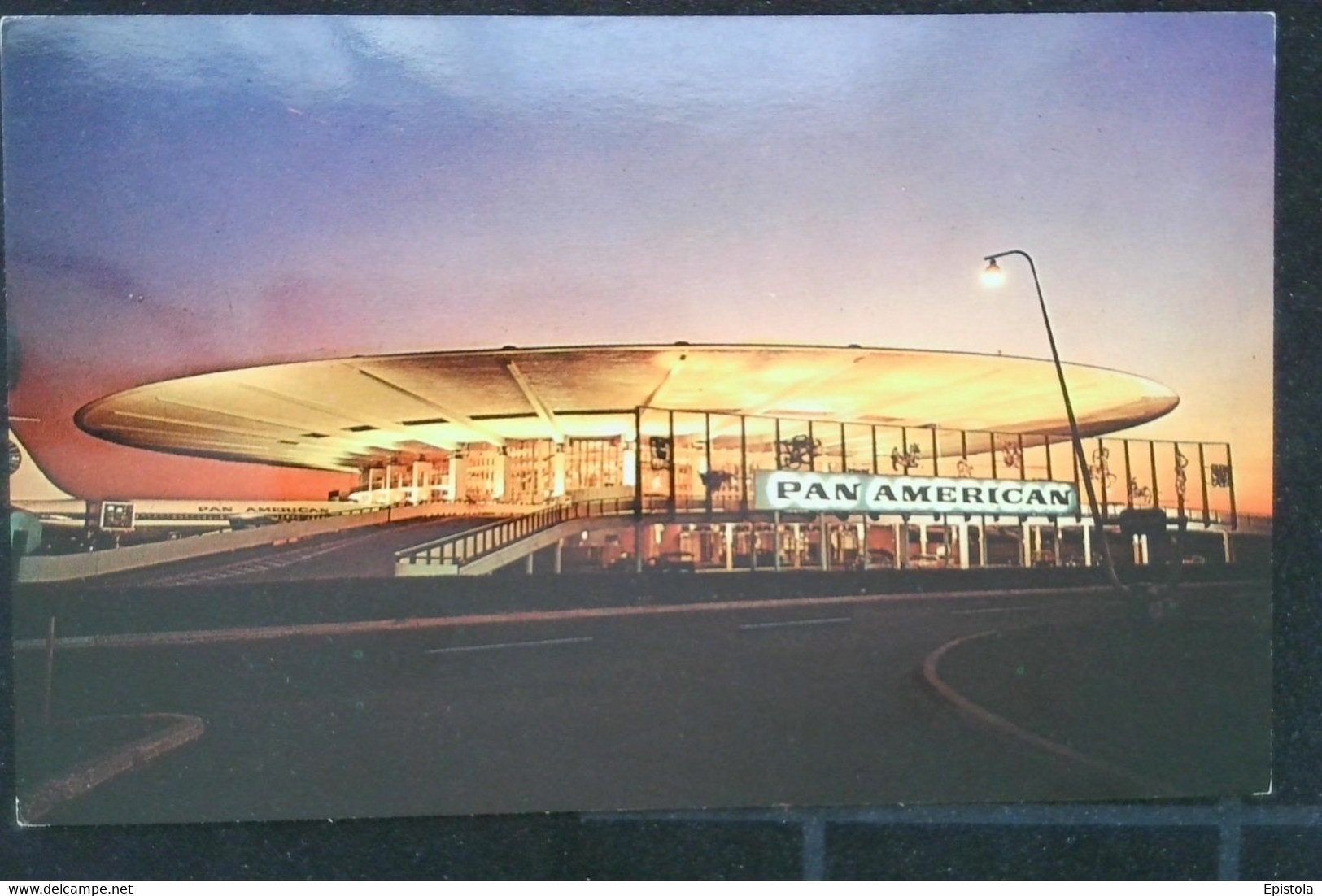 ► New York International AIRPORT  PAN AMERICAN Terminal