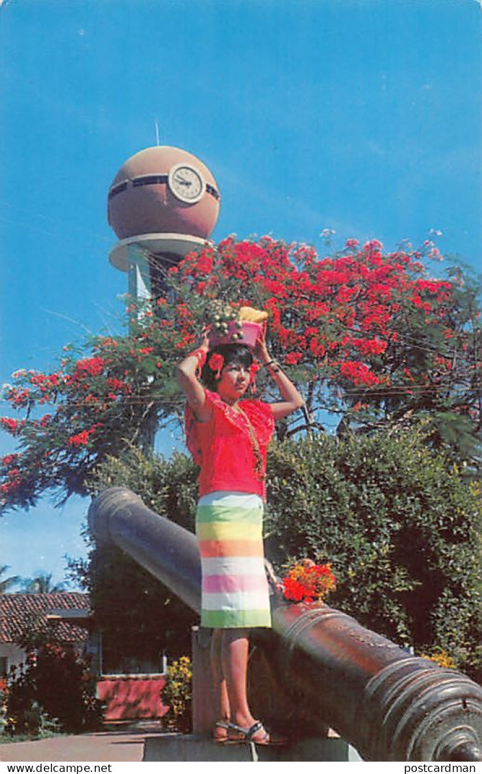 Nicaragua - El traje tipico de la campesina Nicaraguense - Publ. Efraim Obando Macias