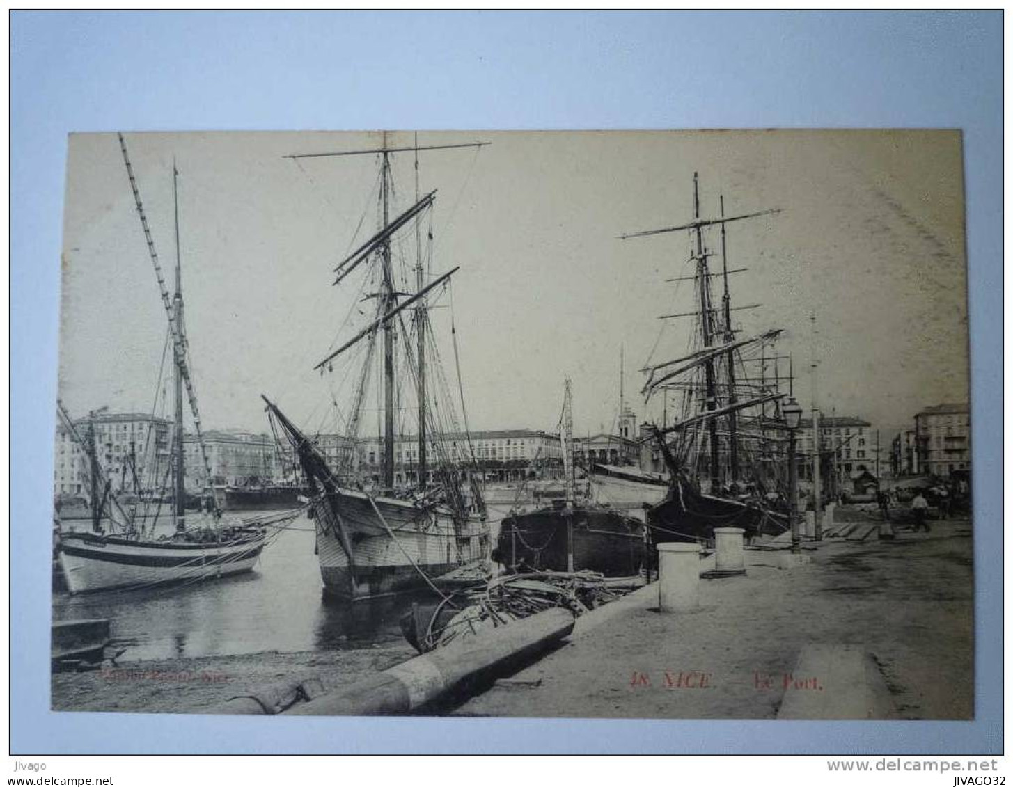 NICE  :  Le  PORT  (Bateaux à voiles)