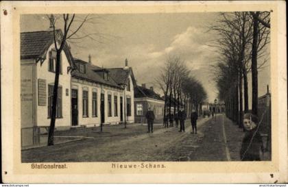 CPA Nieuweschans Nieuwe Schans Groningen Niederlande, Stationstraat