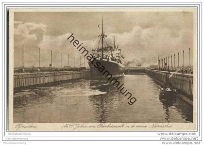Ijmuiden - M. S. Johan van Oldenbarnevelt in de nieuwe Noordersluis