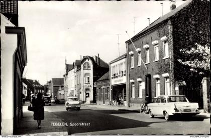 CPA Tegelen Heidenend Venlo Limburg Niederlande, Spoorstraat, Autos