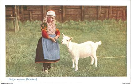 CPA Carte postale Pays Bas Marken Geitje Voeren  VM90029ok