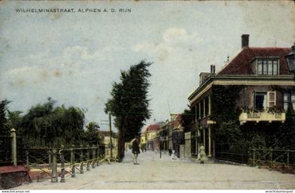 CPA Alphen aan den Rijn Südholland, Wilhelminastraat, Alphen a. d. Rijn, Straße, Bäume, Gebäude