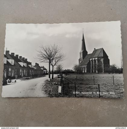 Aerdt (Zevenaar) Kerkstraat met Ned. Herv. Kerk 1960