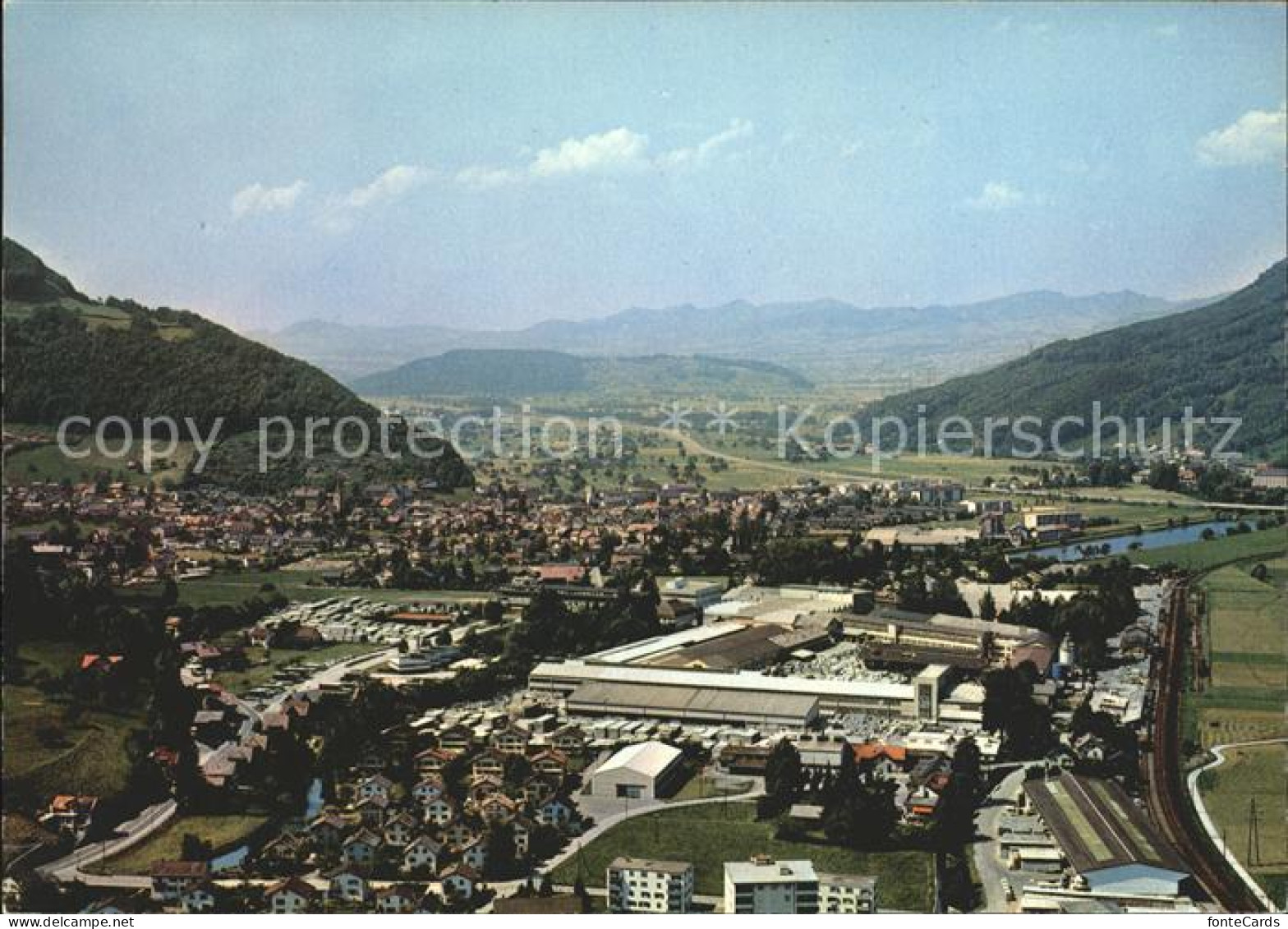 Niederurnen mit Eternitwerk Fliegeraufnahme