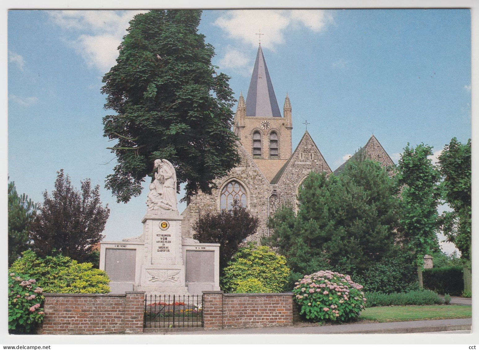 Nieuwkerke  Heuvelland   Kerk en Monument der Gesneuvelden