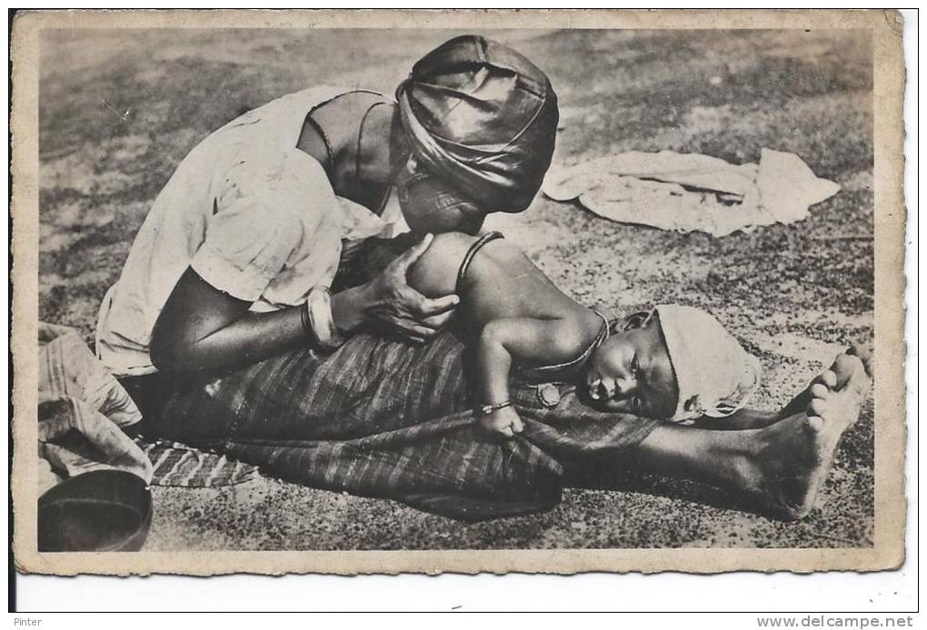 NIGER - Bébé recevan un lavement