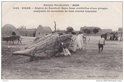 Afrique - Niger -  Construction bâteau pirogue