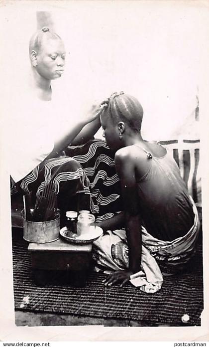 Nigeria - Native women hairdresser - REAL PHOTO