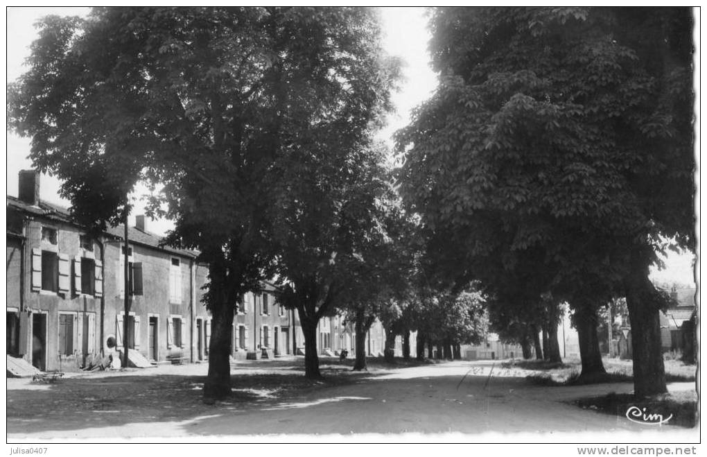 NOGENT EN BASSIGNY (52) rue du village