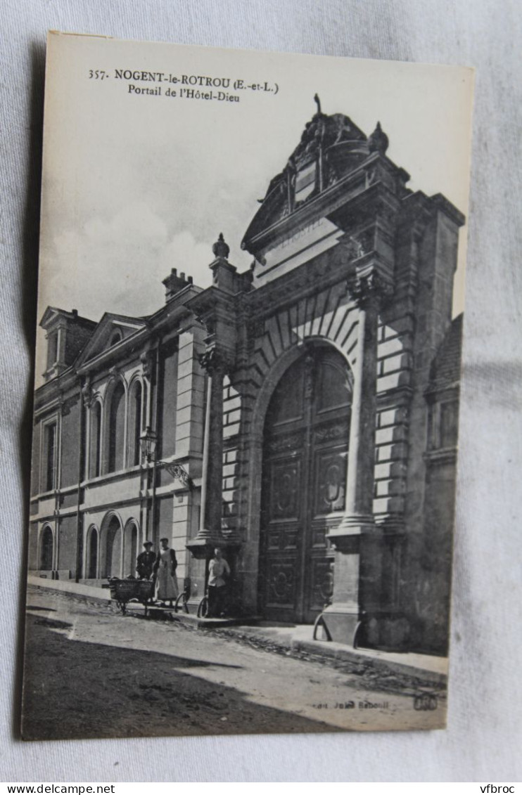 Nogent le Rotrou, portail de l'hôtel Dieu, Eure et Loir 28