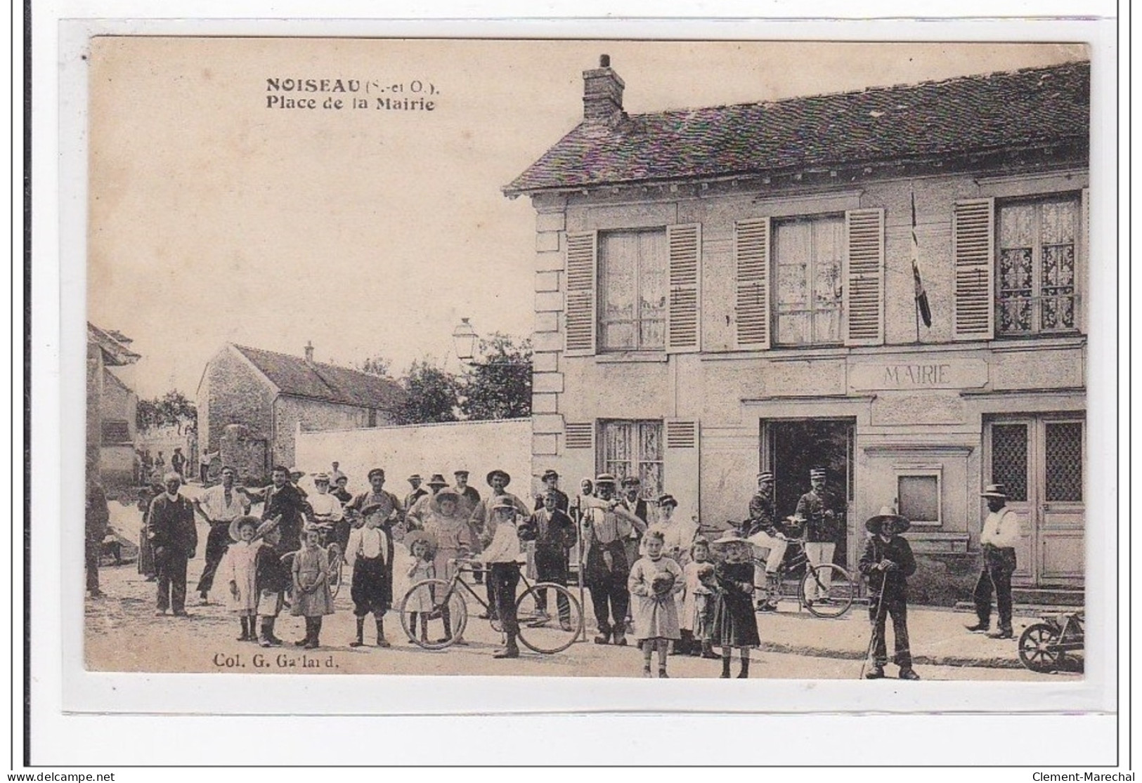 NOISEAU : place de la mairie - tres bon etat