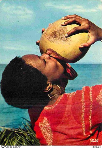 Afrique Noire - Afrique en Couleurs - 7031 - Lait de coco - CPM - Carte neuve - Voir Scans Recto-Verso