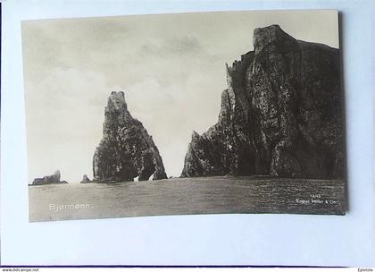 ► CPA Norvège Bjornoen Iles Feroe  (Carte massicotée en l'état)