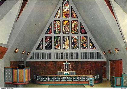 Norvège - Hammerfest - Interior kirken, mot alteret og glassmaleriet - Interior of the church - Vitraux Religieux - Norg