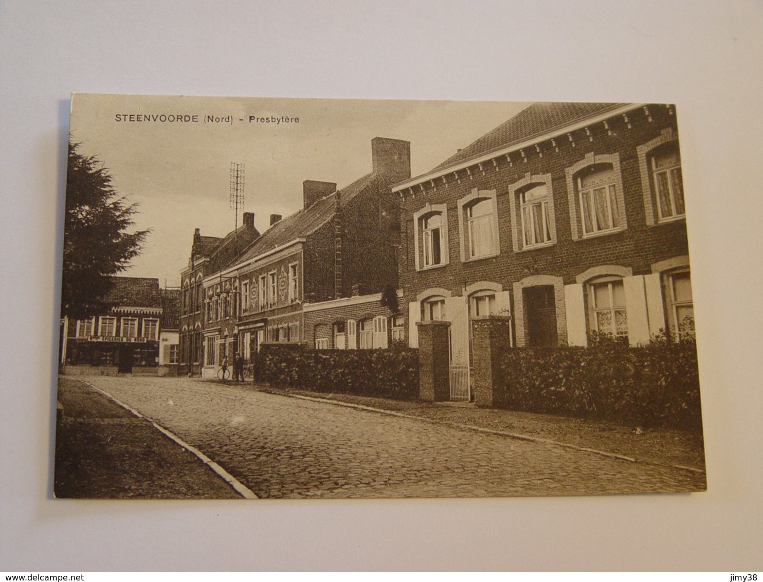 NORD-STEENVOORDE-PRESBYSTERE
