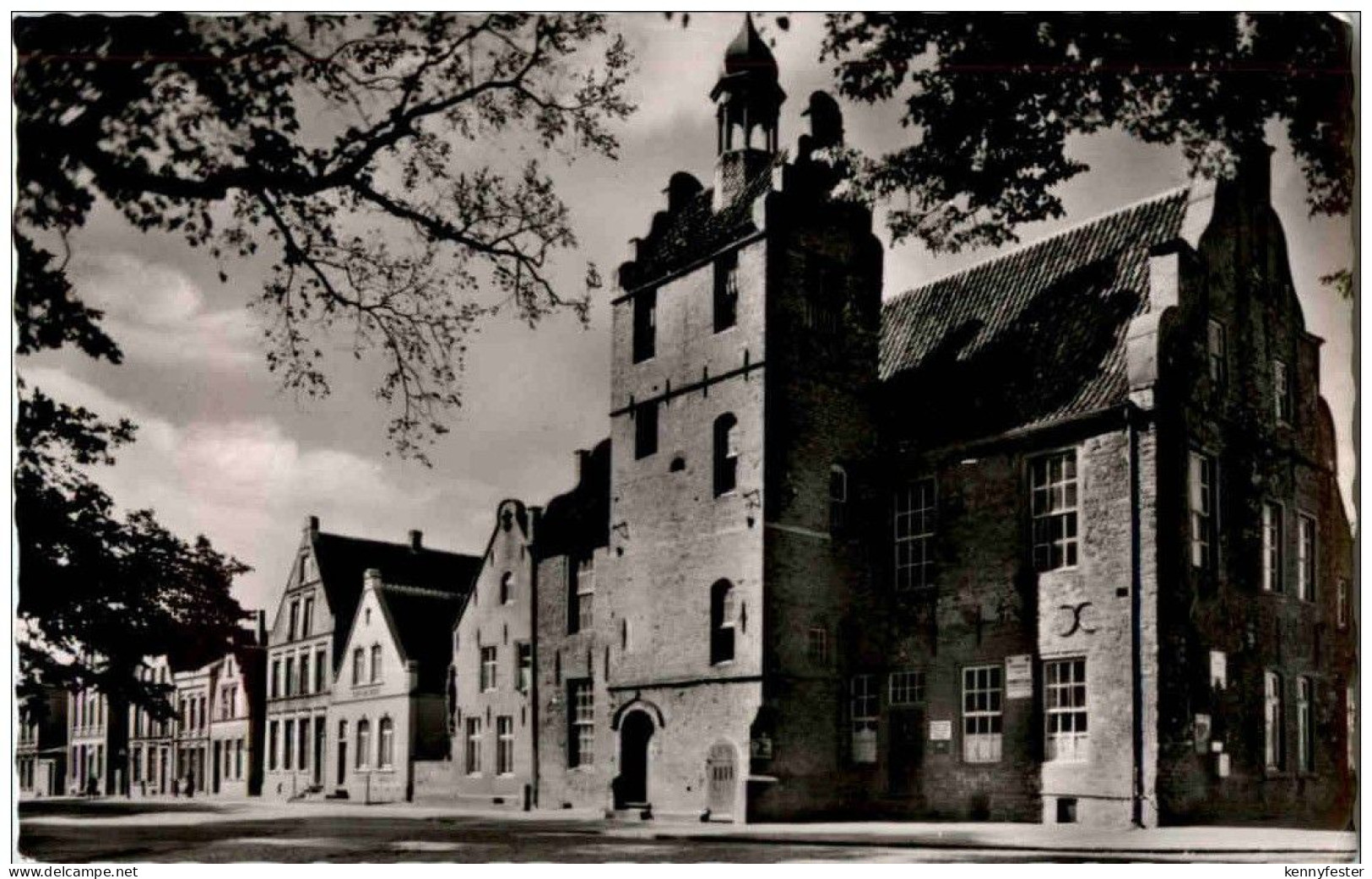 Norden - Markt mit altem Rathaus