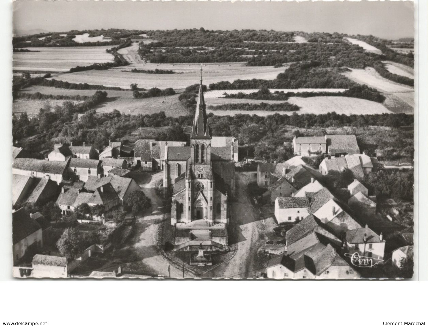 NOROY-le-BOURG: l'église vue aérienne 10x15 - très bon état