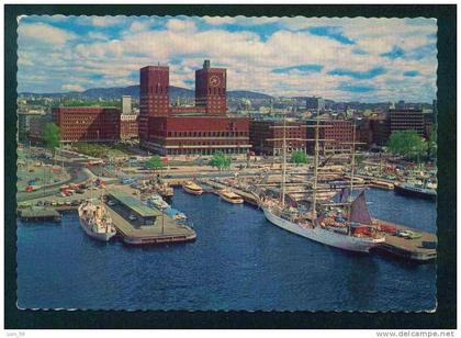 70006 / OSLO - THE TOWN HALL AND THE HARBOUR - Norway Norwegen Norvegia Norvège Noorwegen PC mint postcard AK