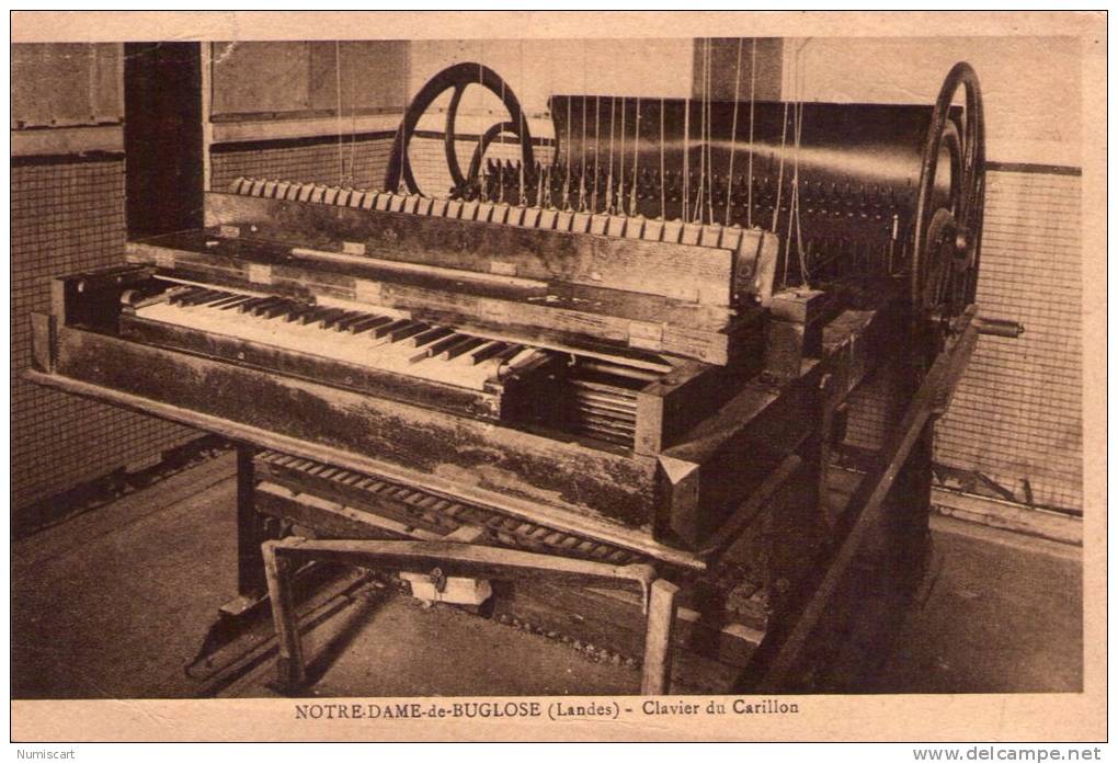 Notre-Dame-de-Buglose..le clavier du Carillon