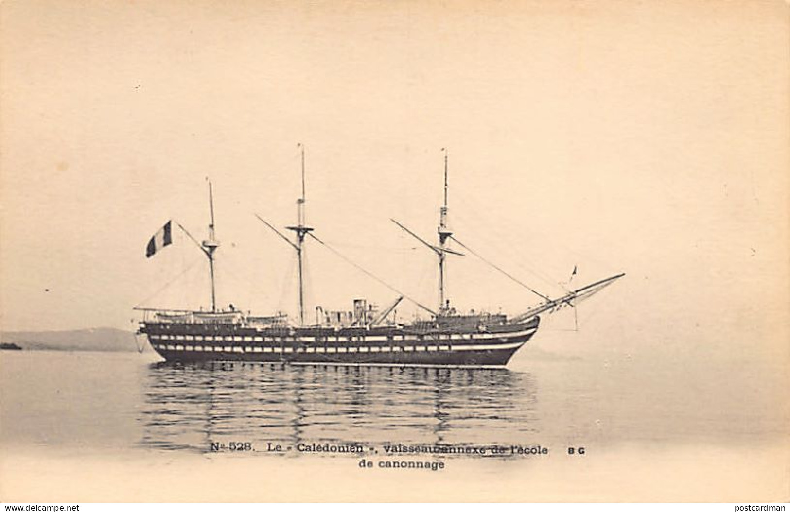 Nouvelle-Calédonie - Le Calédonien, vapeur de la marine nationale lancé en 1884 comme transport de forçats vers la Nouve