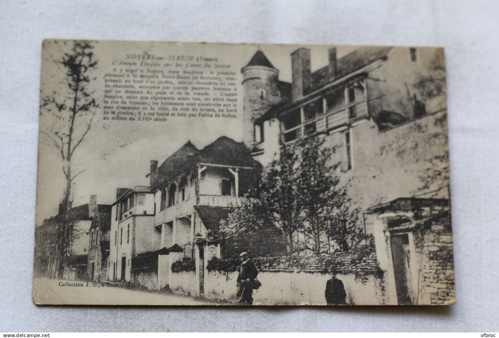 Noyers sur Serein, l'ancien hospice sur les bords du Serein, Yonne 89