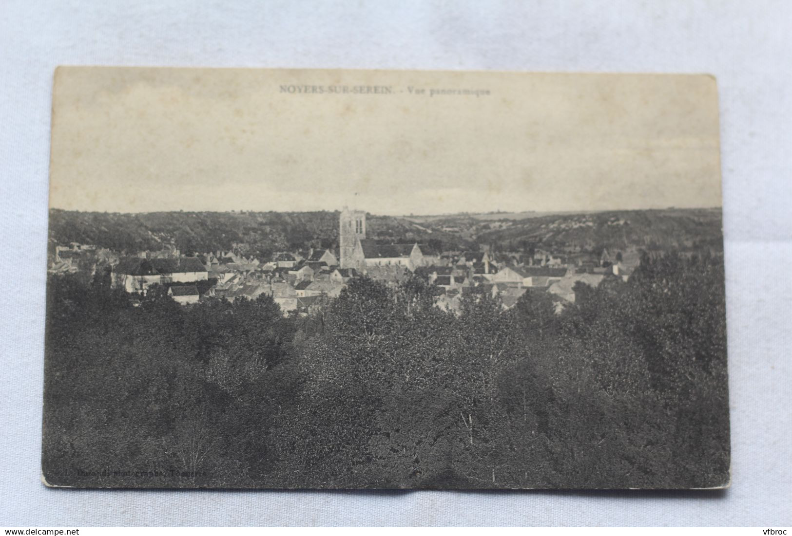 Noyers sur Serein, vue panoramique, Yonne 89
