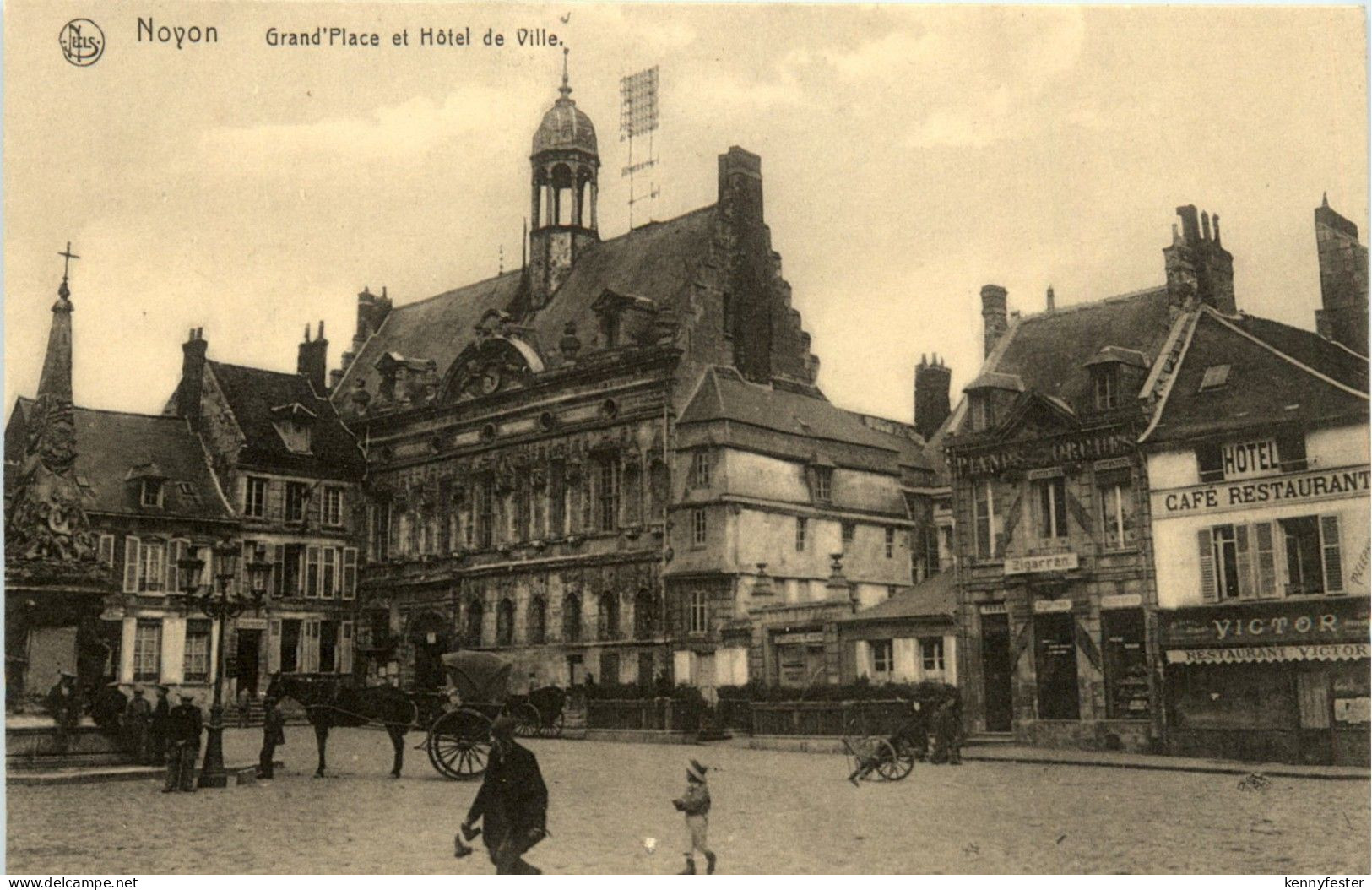 Noyon - Grand Place - Oise - 60