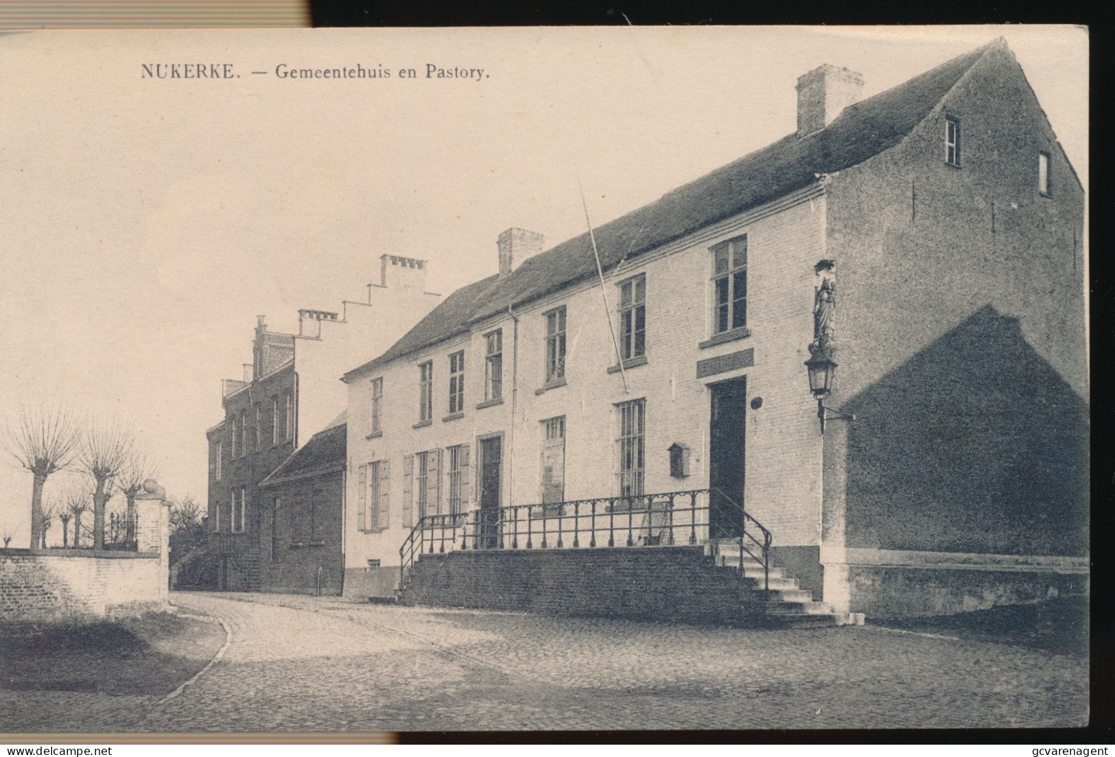 NUKERKE      GEMEENTEHUIS EN PASTORY