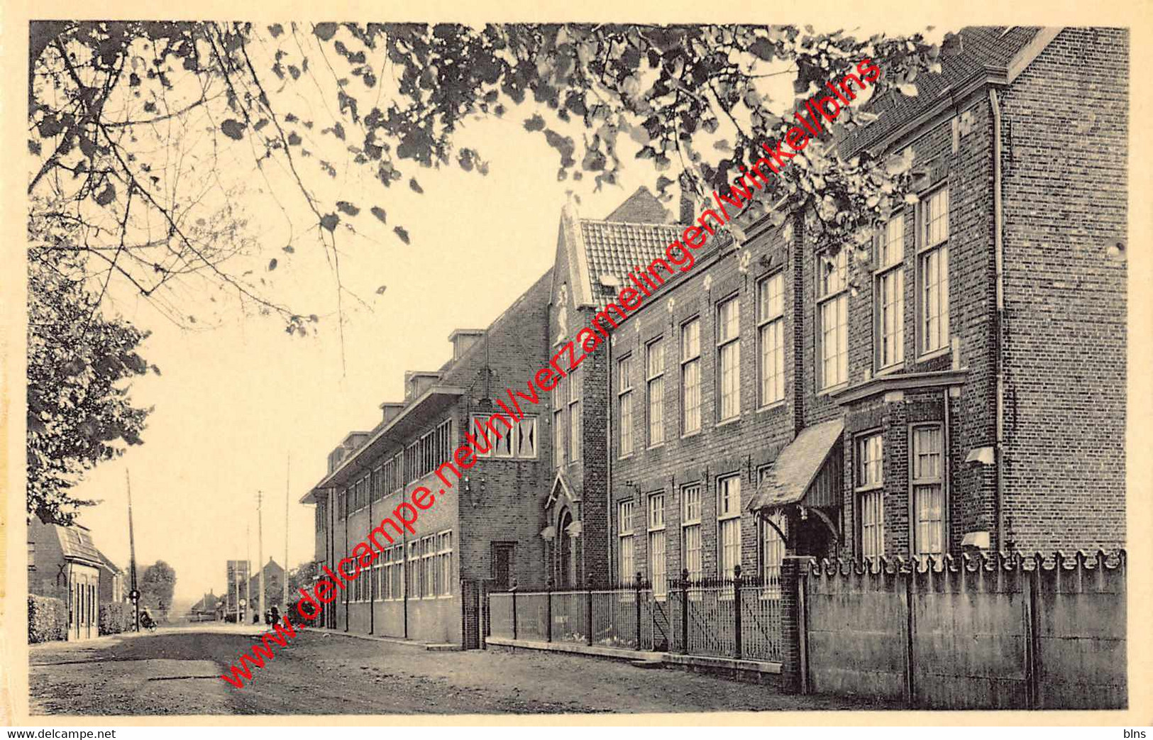 O.L. Vrouw van de Kempen - open-lucht school voor zwakke meisjes - de voorkant - Ravels