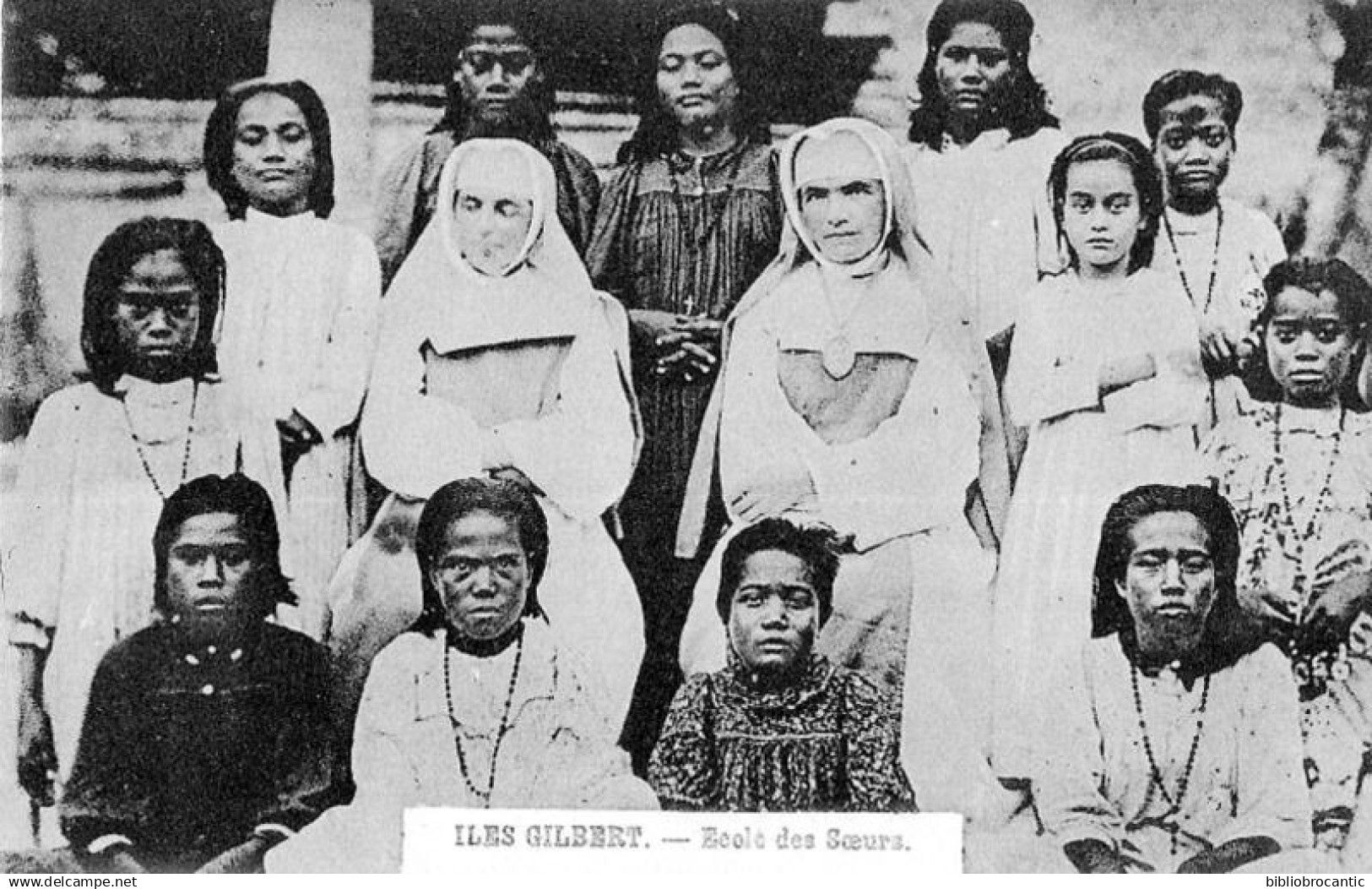OCEANIE: KIRIBATI - ILES GILBERT < ECOLE DES SOEURS