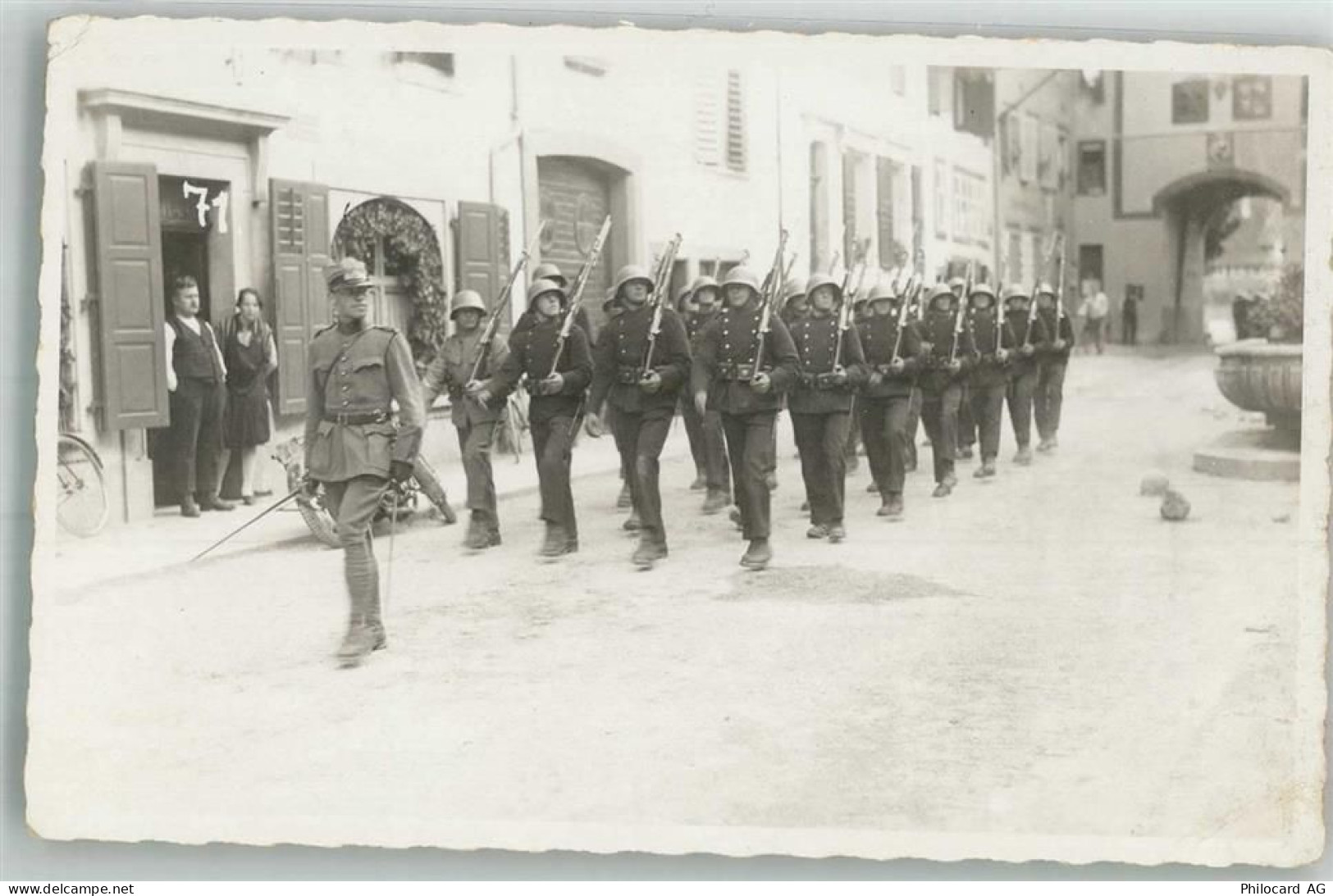 Oensingen Soldaten in Uniform bei einer Parade Ort lt. Fotograf Edmund H... - 10738406
