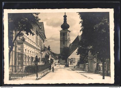 AK Sierning /O.-Ö., Neustrasse mit Blick zum Kirchturm