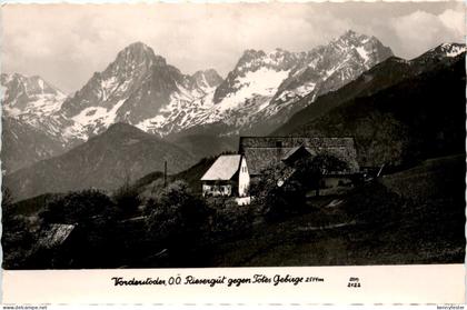 Vorderstoder, Riesengut gegen Totes Gebirge