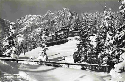 Rupertihaus 1358m Muehlbach Hochkoenig AT Berghaus am Hochkoenig im Winterzauber