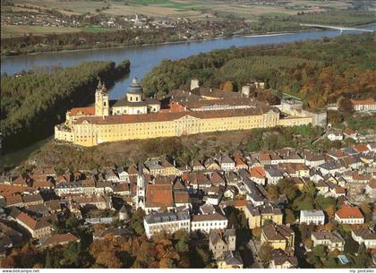 Melk Donau Fliegeraufnahme Stift Melk Sueden