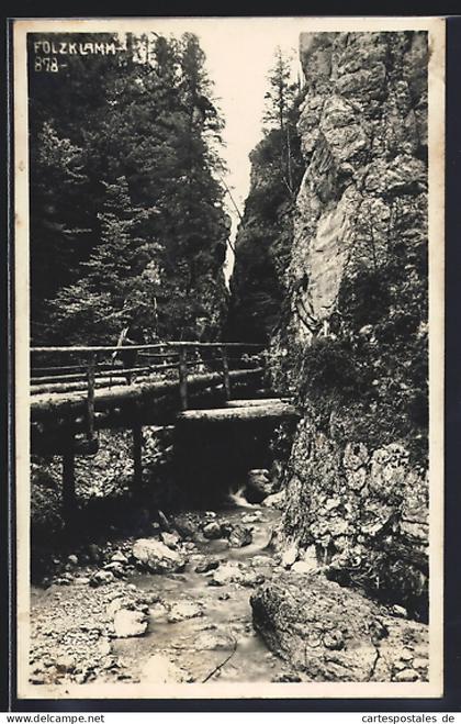 AK Thörl /Stmk., Fölzklamm bei Aflenz, Ortspartie mit Wanderer