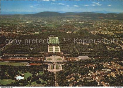 Wien Schloss Schoenbrunn Fliegeraufnahme