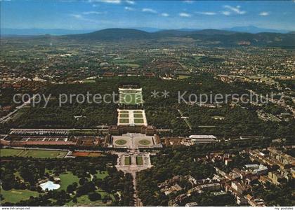 Wien Schloss Schoenbrunn Fliegeraufnahme