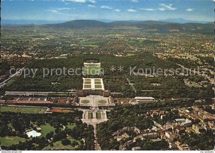 Wien Schloss Schoenbrunn Fliegeraufnahme